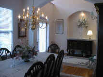 images/HouseFoyerDinRm6-01.jpg (64746 bytes)