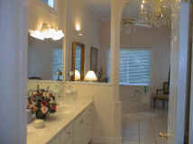 images/HouseMAsterBath1.jpg (54664 bytes)